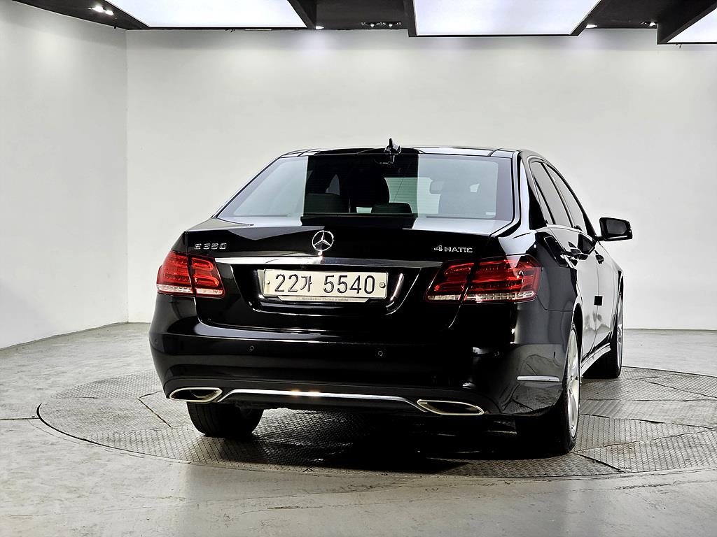 Mercedes Benz E class - Vista 3