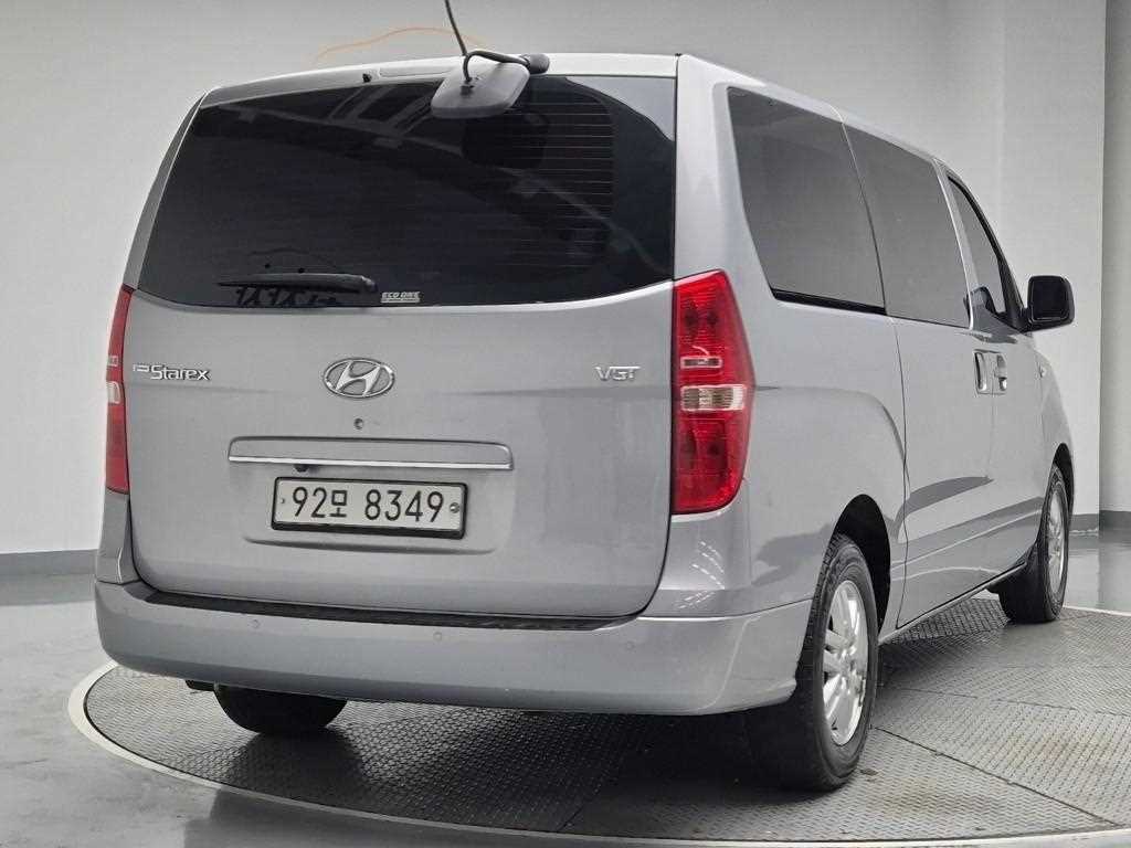 HYUNDAI Starex - Vista 3