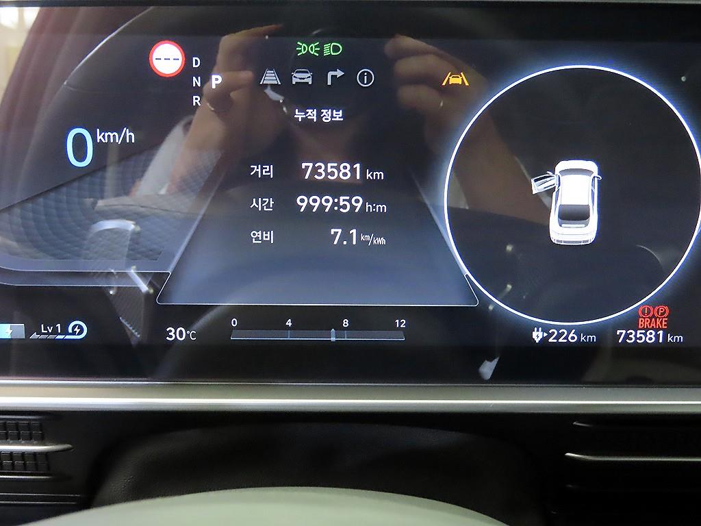 HYUNDAI Ioniq 6 - Vista 9