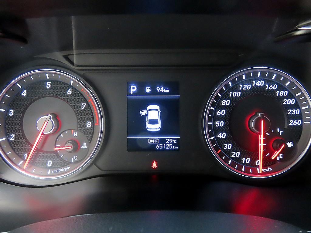 Genesis G70 - Vista 9