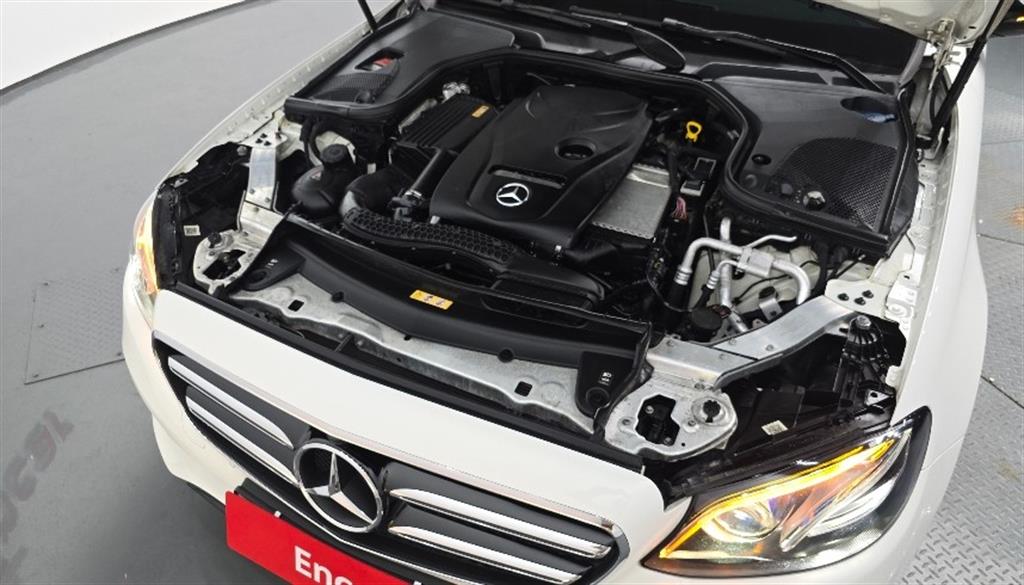 Mercedes Benz E class - Vista 9