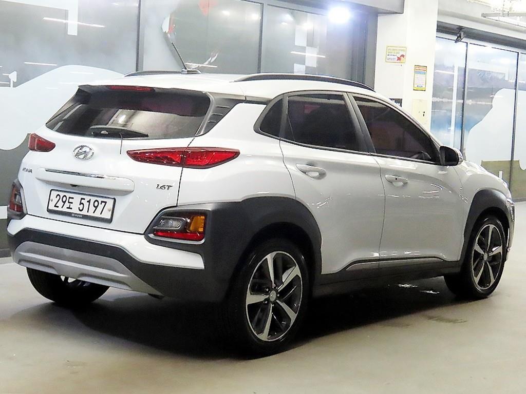 HYUNDAI Kona - Vista 4