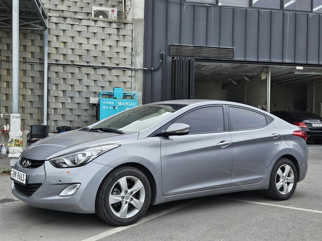 HYUNDAI Avante - Vista 2