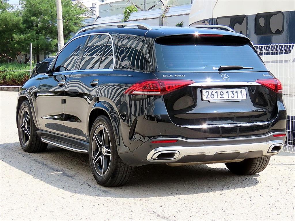 Mercedes Benz GLE Class - Vista 3