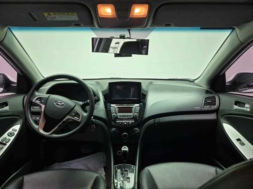 HYUNDAI Accent - Vista 7