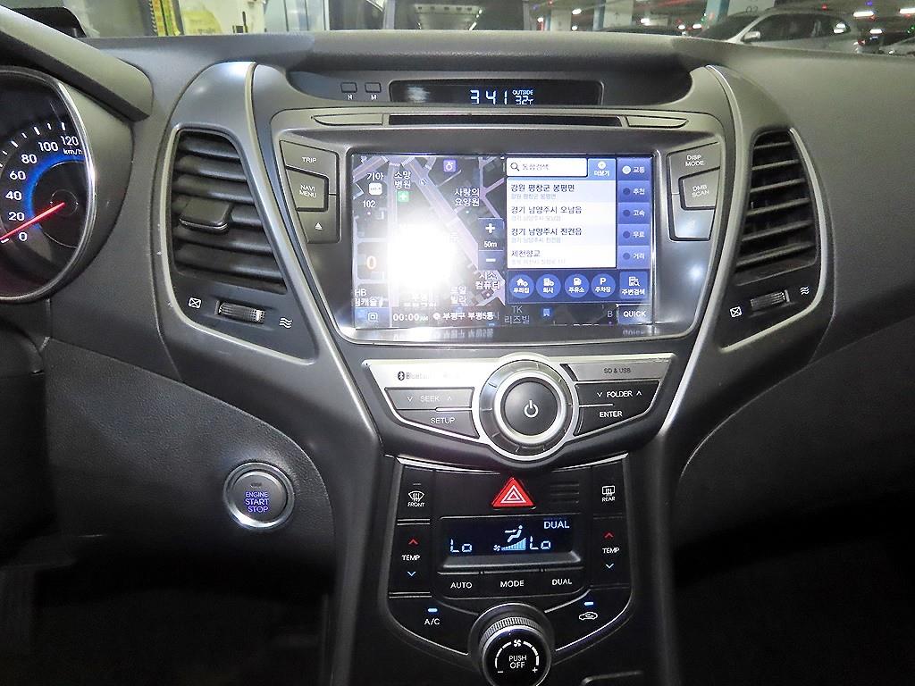 HYUNDAI Avante - Vista 11