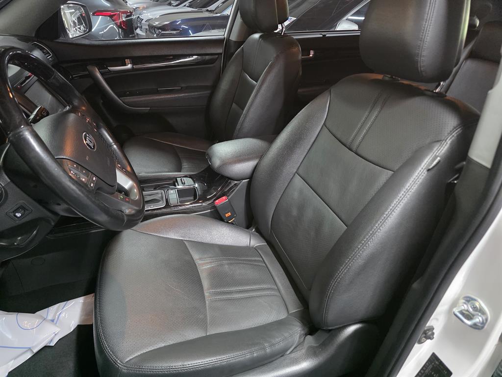 KIA Sorento - Vista 8