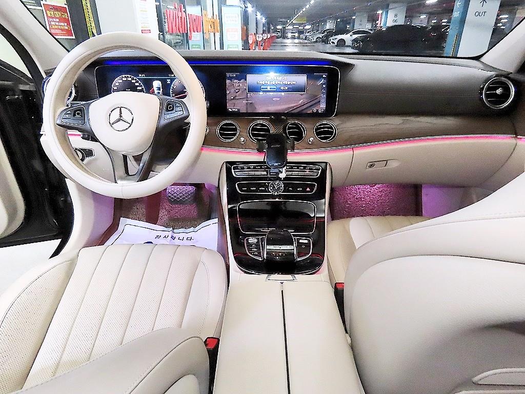 Mercedes Benz E class - Vista 10