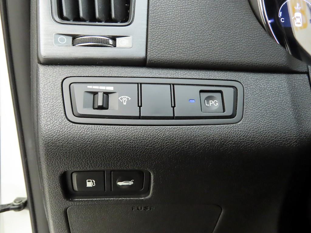 HYUNDAI Sonata - Vista 12
