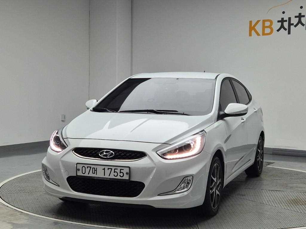 HYUNDAI Accent 2019 Blanco - Importación desde Corea - HF Imports Iquique - Foto 1