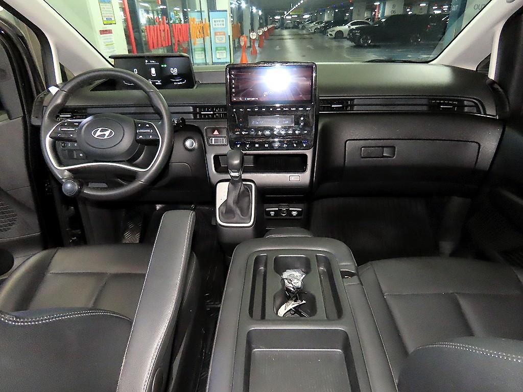 HYUNDAI Staria - Vista 10