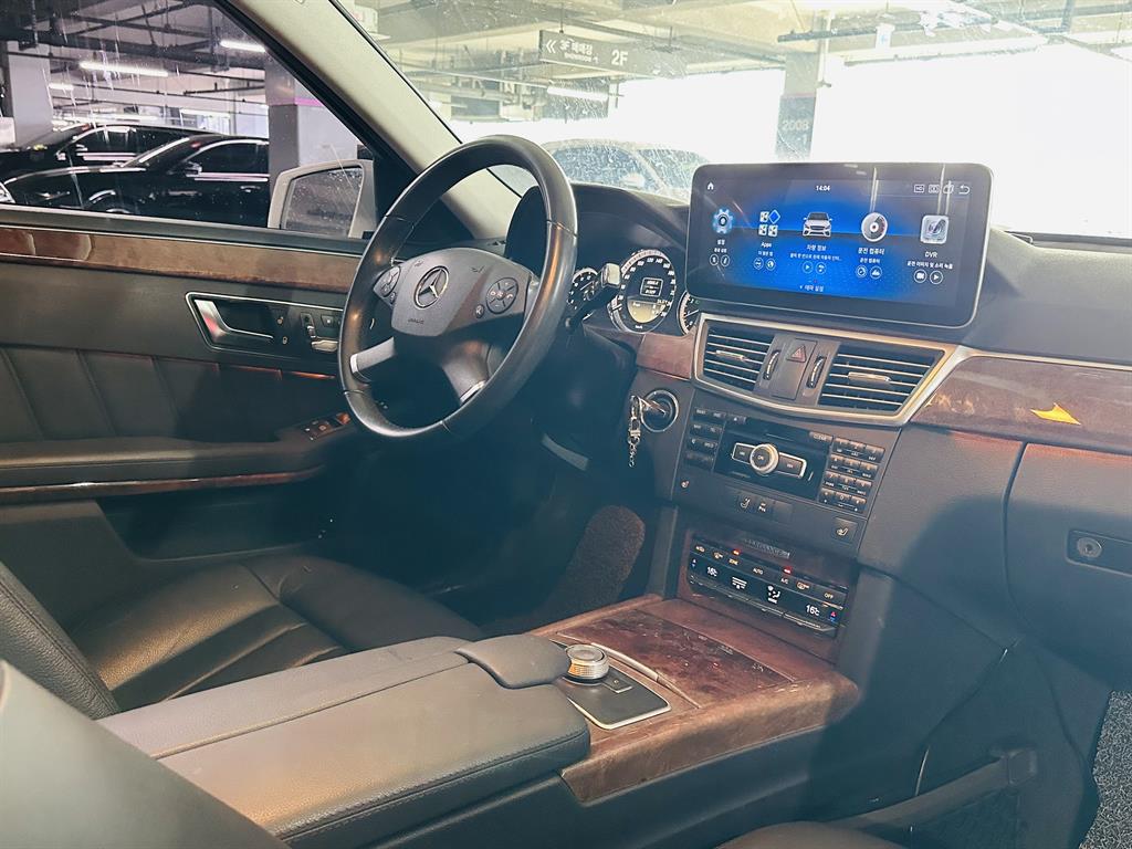Mercedes Benz E class - Vista 9