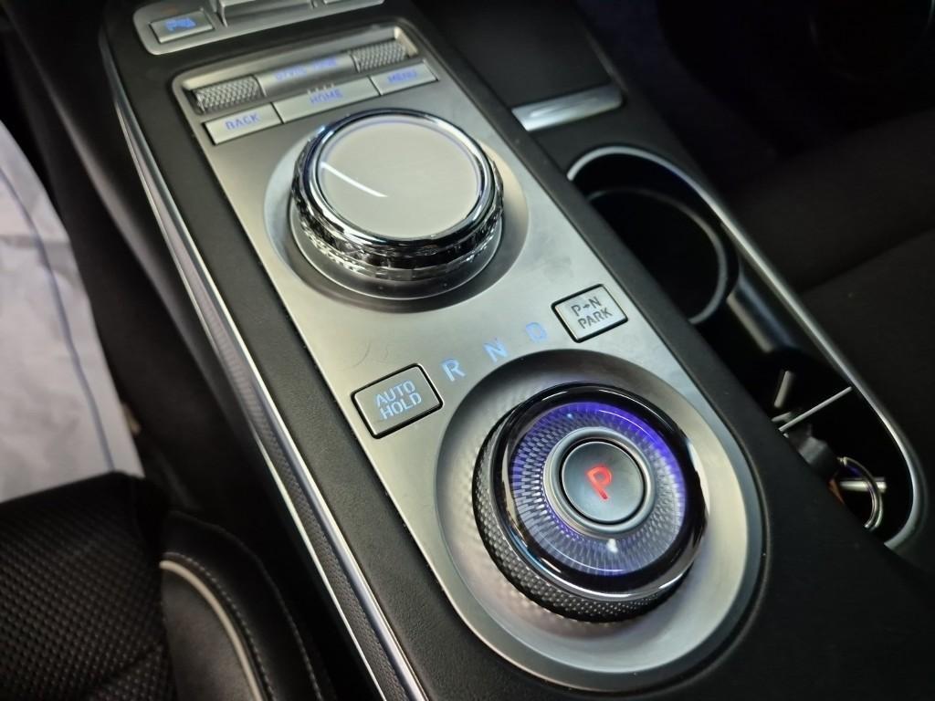 Genesis GV70 - Vista 8