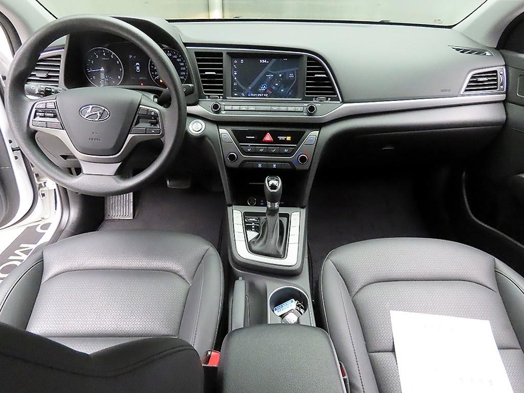 HYUNDAI Avante - Vista 7