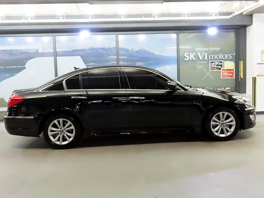 HYUNDAI Genesis - Vista 3