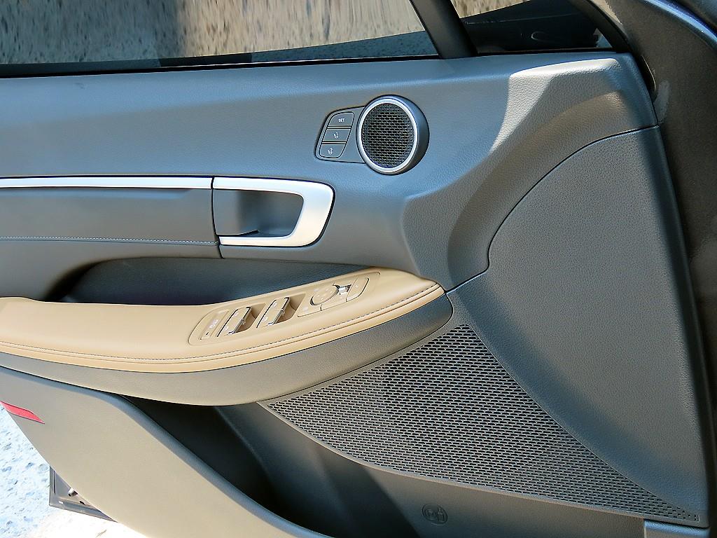 HYUNDAI Sonata - Vista 12