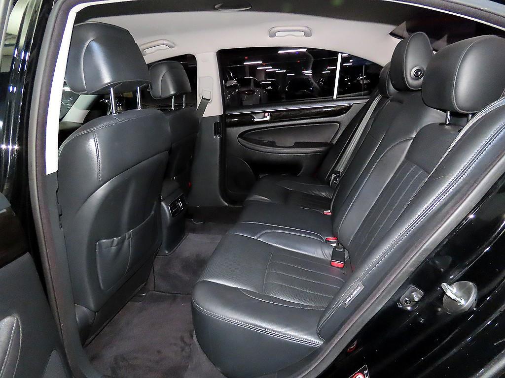 HYUNDAI Genesis - Vista 7