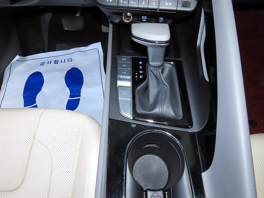 HYUNDAI Avante - Vista 12