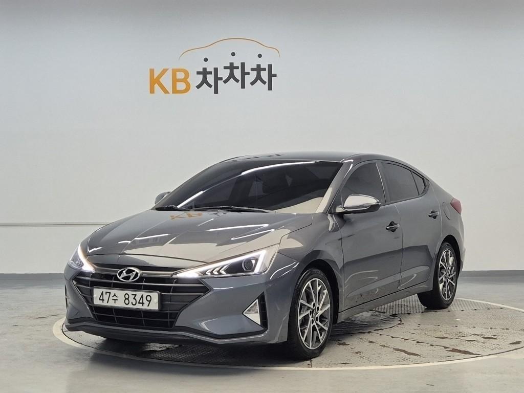HYUNDAI Avante - Vista 3