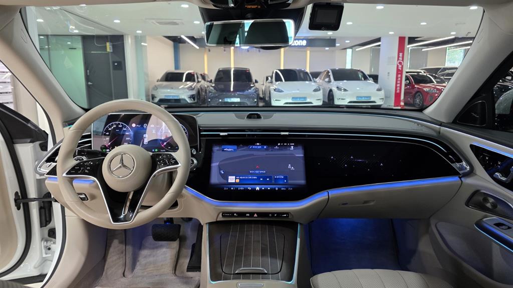 Mercedes Benz E class - Vista 3