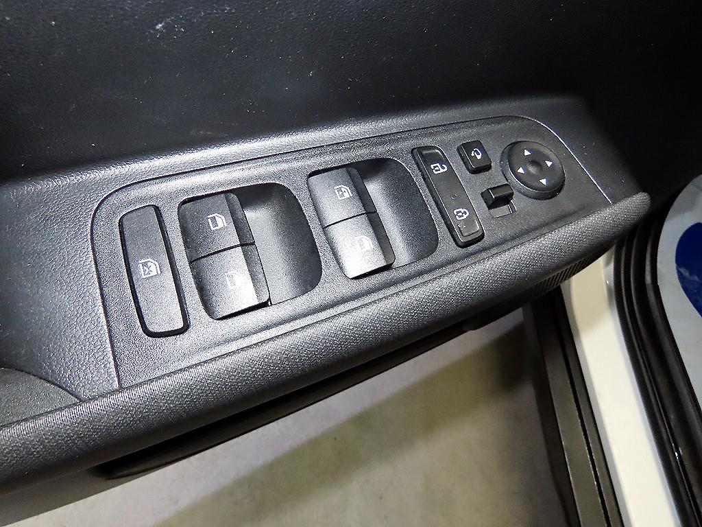 HYUNDAI Casper - Vista 12