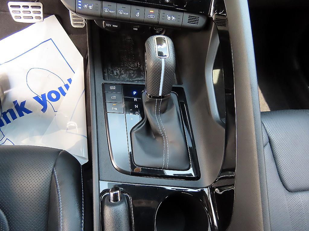 HYUNDAI Avante - Vista 10