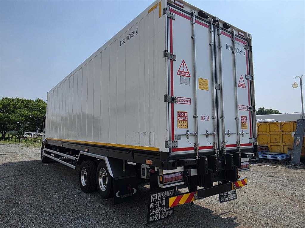 medium and large cargo truck - Vista 5