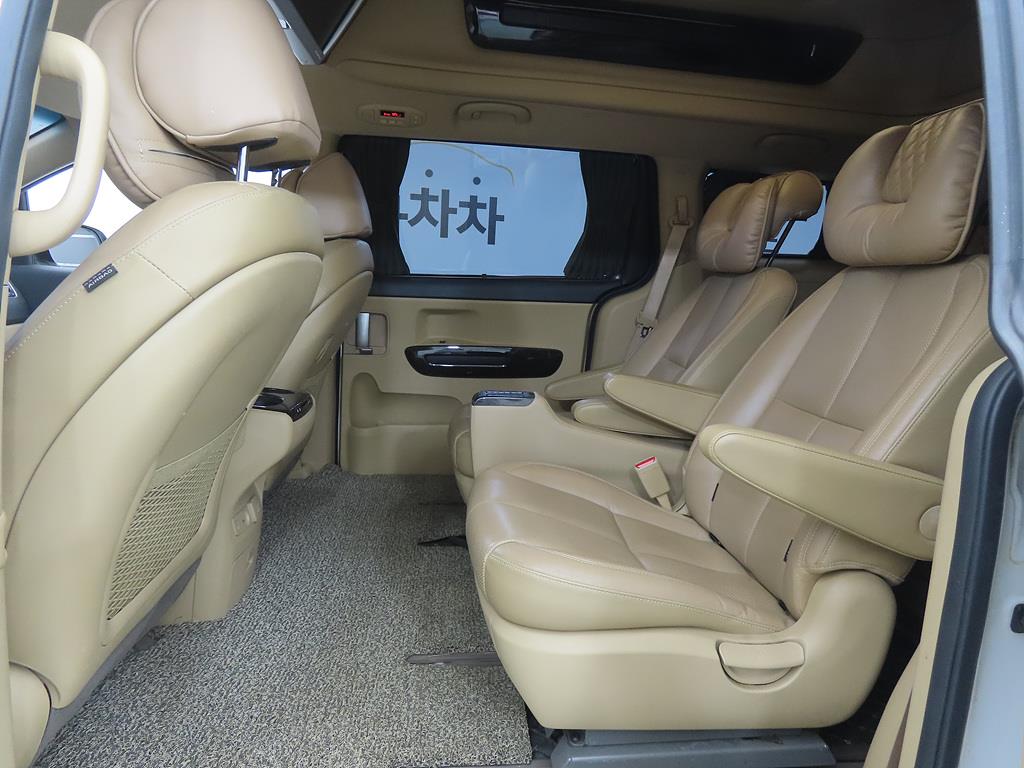 KIA Carnival - Vista 6