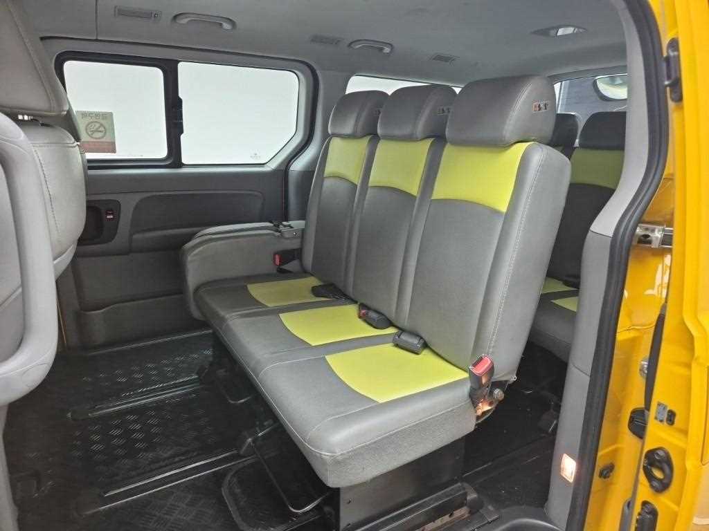 HYUNDAI Starex - Vista 12