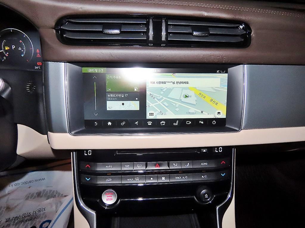 Jaguar XF - Vista 11
