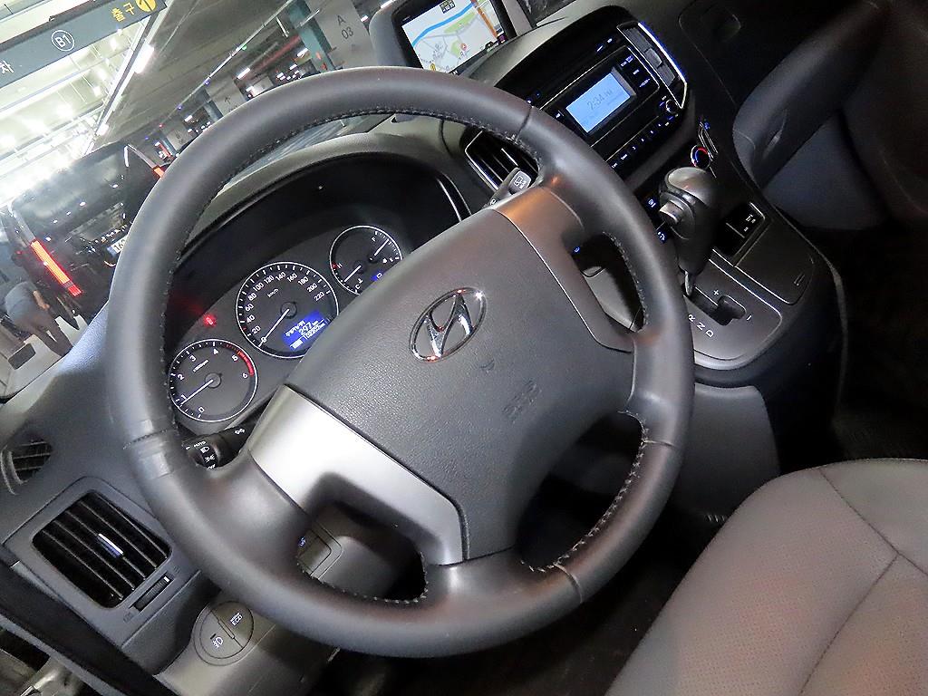 HYUNDAI Starex - Vista 8