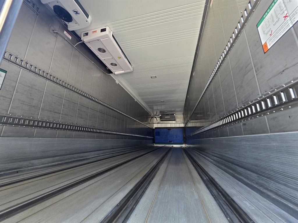 medium and large cargo truck - Vista 11