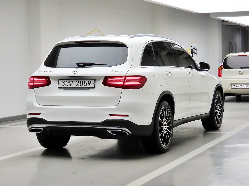 Mercedes Benz GLC Class - Vista 4