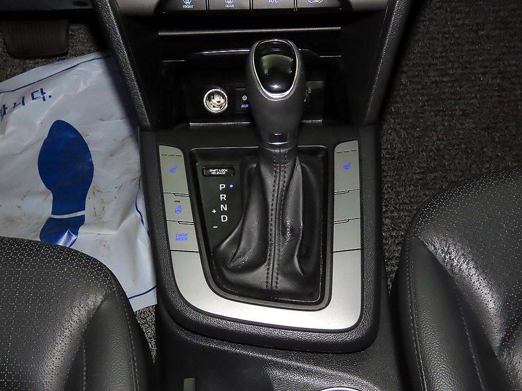 HYUNDAI Avante - Vista 12