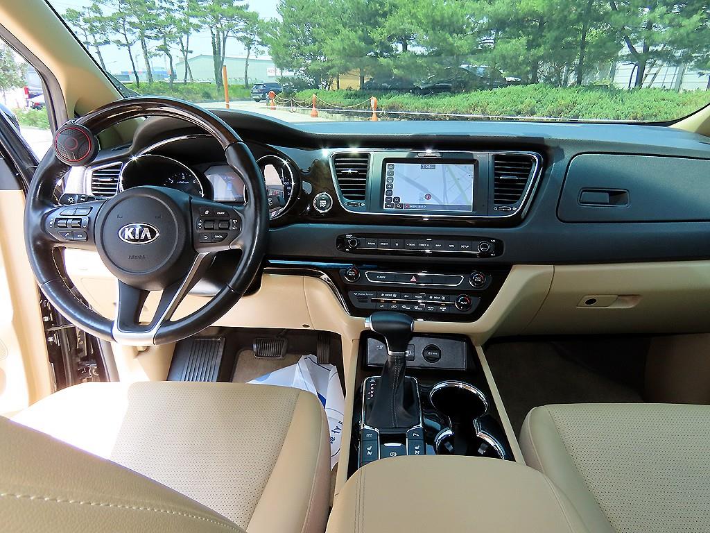 KIA Carnival - Vista 7