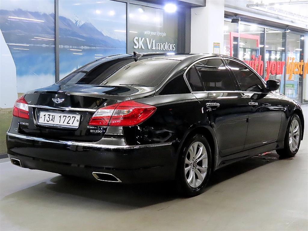 HYUNDAI Genesis - Vista 4