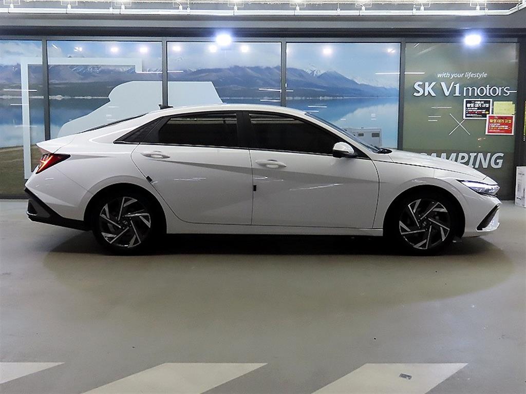 HYUNDAI Avante - Vista 3