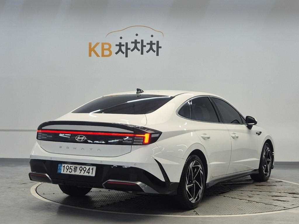 HYUNDAI Sonata - Vista 3