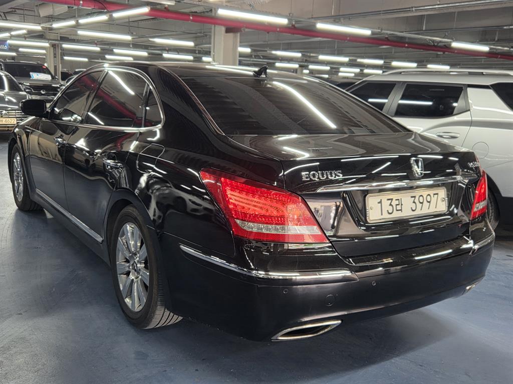 HYUNDAI Equus - Vista 6
