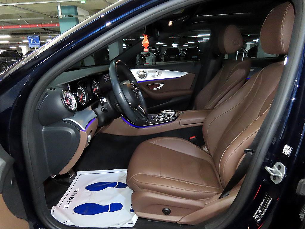 Mercedes Benz E class - Vista 6