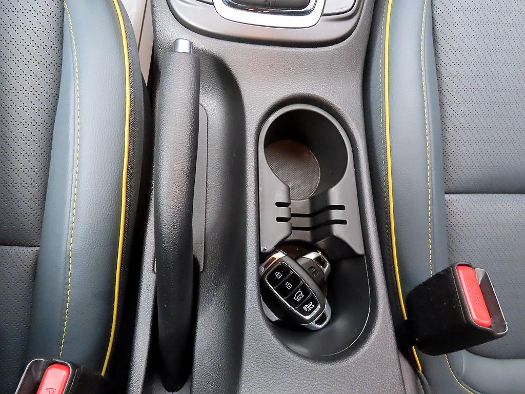 HYUNDAI Kona - Vista 12