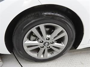 HYUNDAI Avante - Vista 10