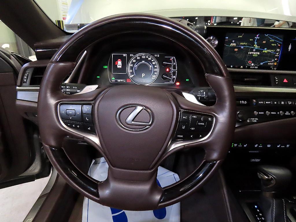 Lexus ES - Vista 8