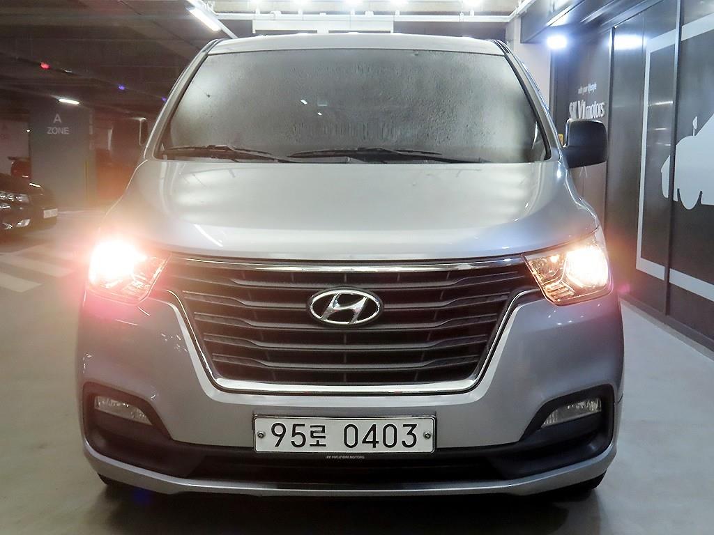 HYUNDAI Starex - Vista 2