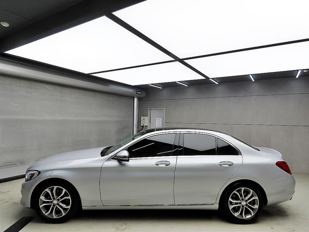 Mercedes Benz C Class - Vista 4