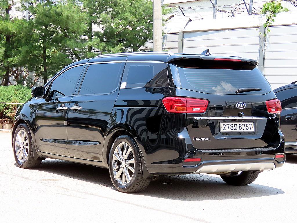 KIA Carnival - Vista 3