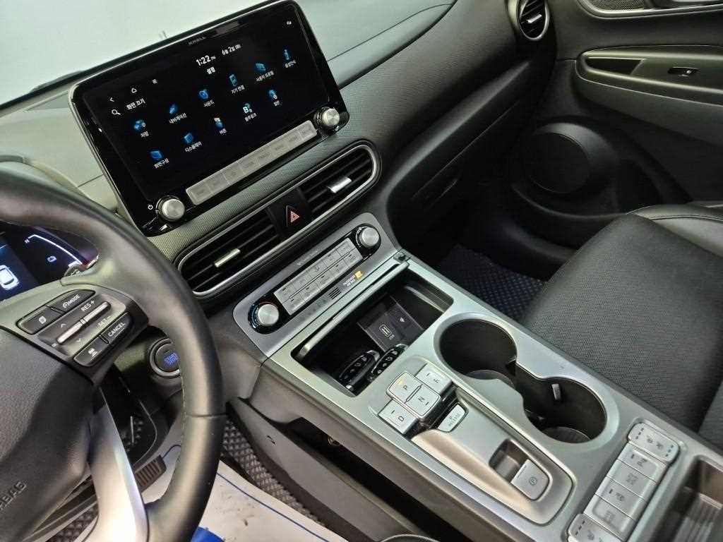 HYUNDAI Kona - Vista 10