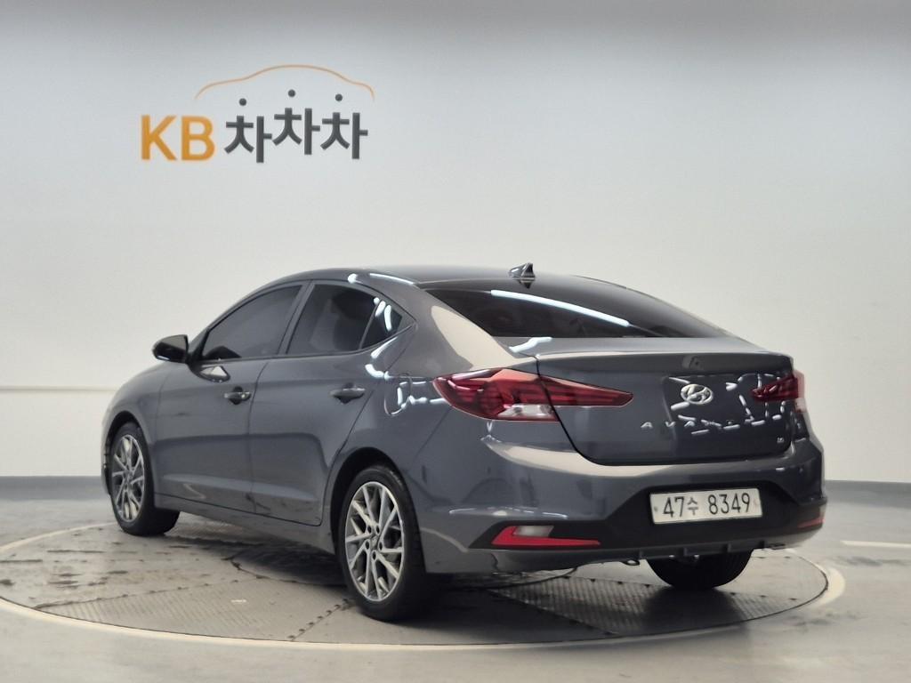 HYUNDAI Avante - Vista 4