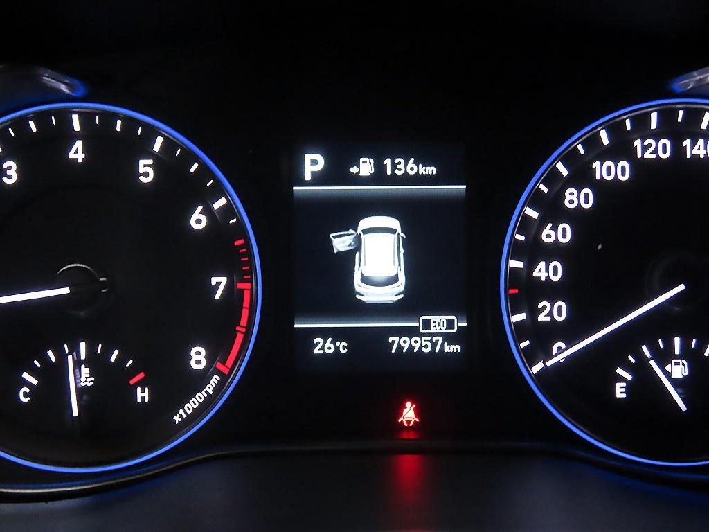 HYUNDAI Kona - Vista 9