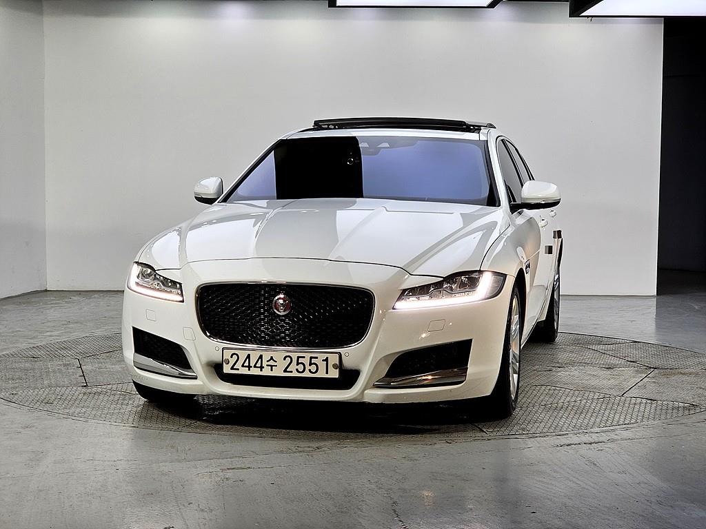 Jaguar XF - Vista 2